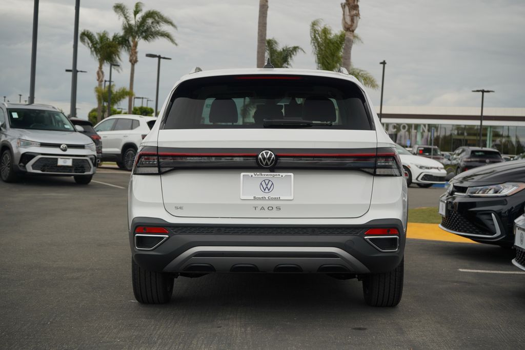 2025 Volkswagen Taos SE 4