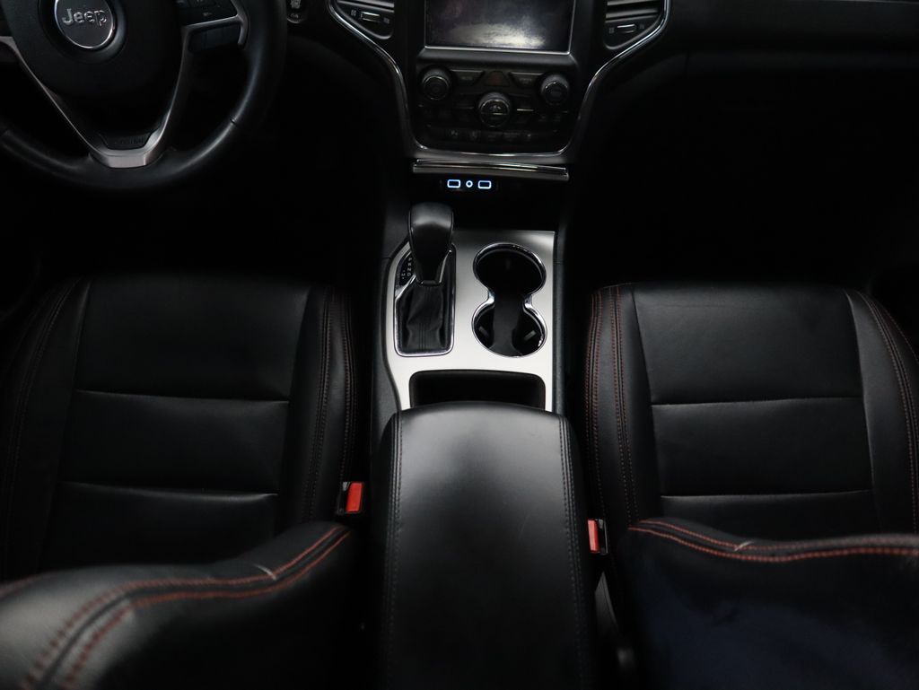 Thumbnail: 2018 Jeep Grand Cherokee - 17