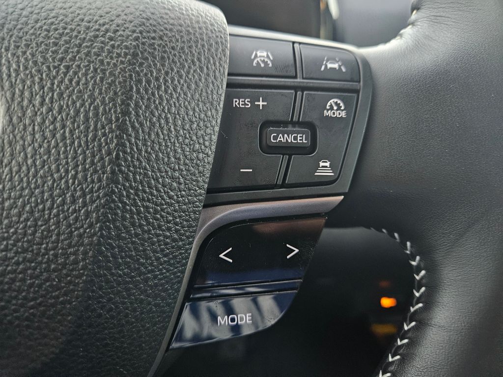 2025 Toyota Camry SE 19