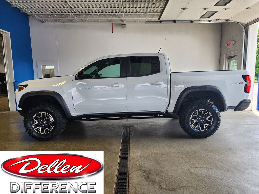 Summit White 2024 Chevrolet Colorado Pickup Truck Four-Wheel Drive 8-Speed Automatic
