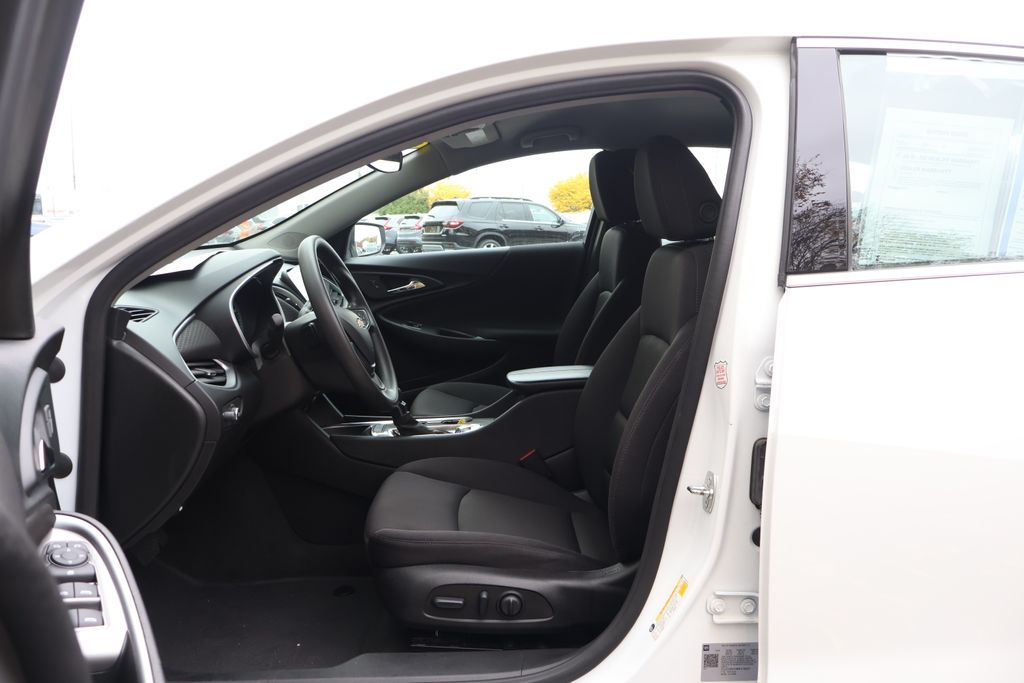 Thumbnail: 2024 Chevrolet Malibu - 32