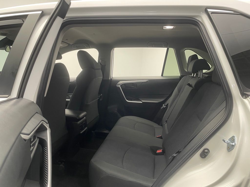 2024 Toyota RAV4 LE 32