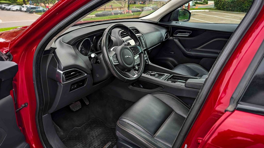 Used 2018 Jaguar F-PACE 30t Prestige 4D Sport Utility