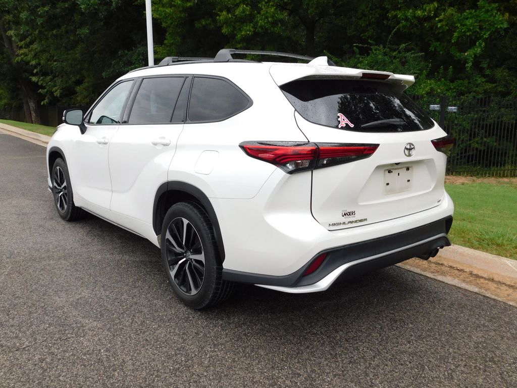 Thumbnail: 2021 Toyota Highlander - 3