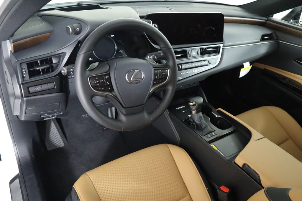 2025 Lexus ES Hybrid 300h 9