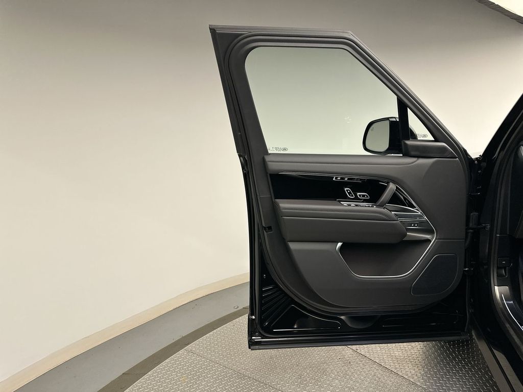 Thumbnail: 2025 Land Rover Range Rover - 8