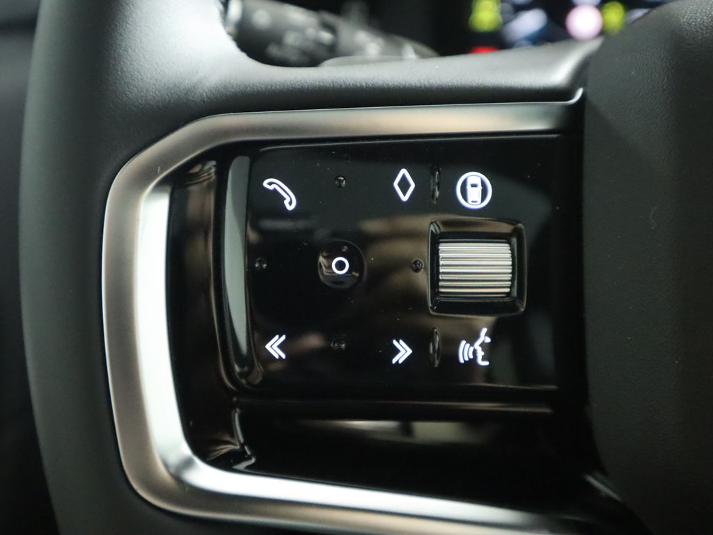 Thumbnail: 2025 Land Rover Discovery Sport - 12