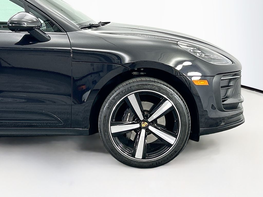 Thumbnail: 2025 Porsche Macan - 11