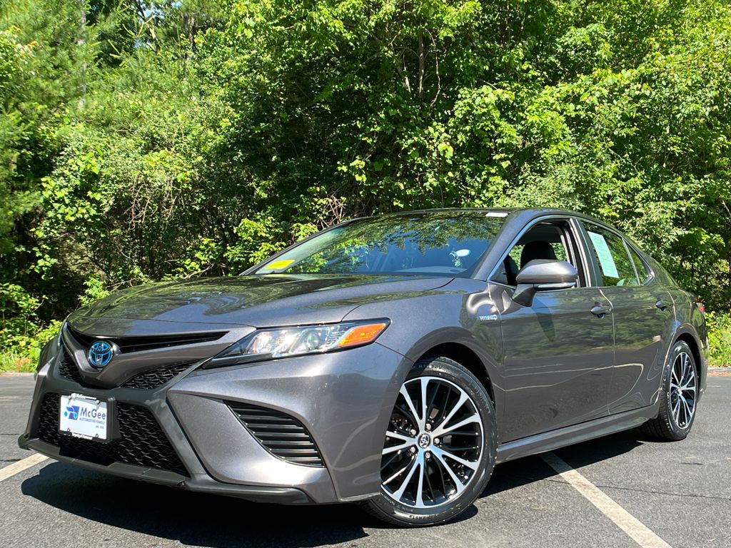  2020 Toyota Camry Hybrid SE FWD   
