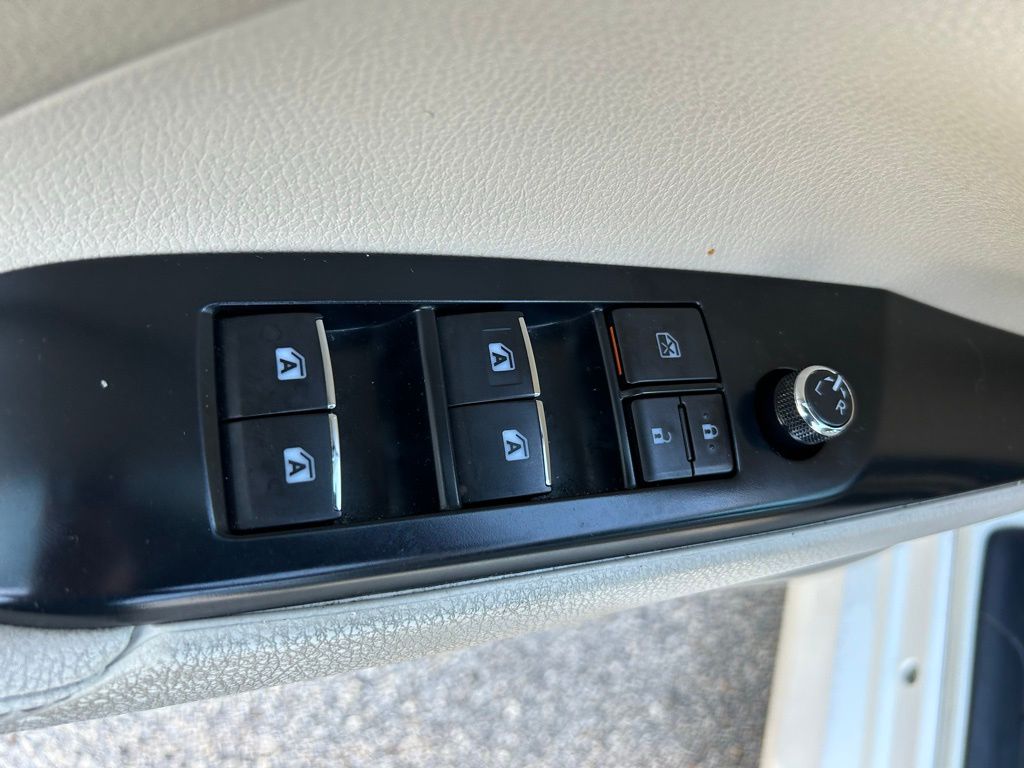 Thumbnail: 2020 Toyota Camry - 16