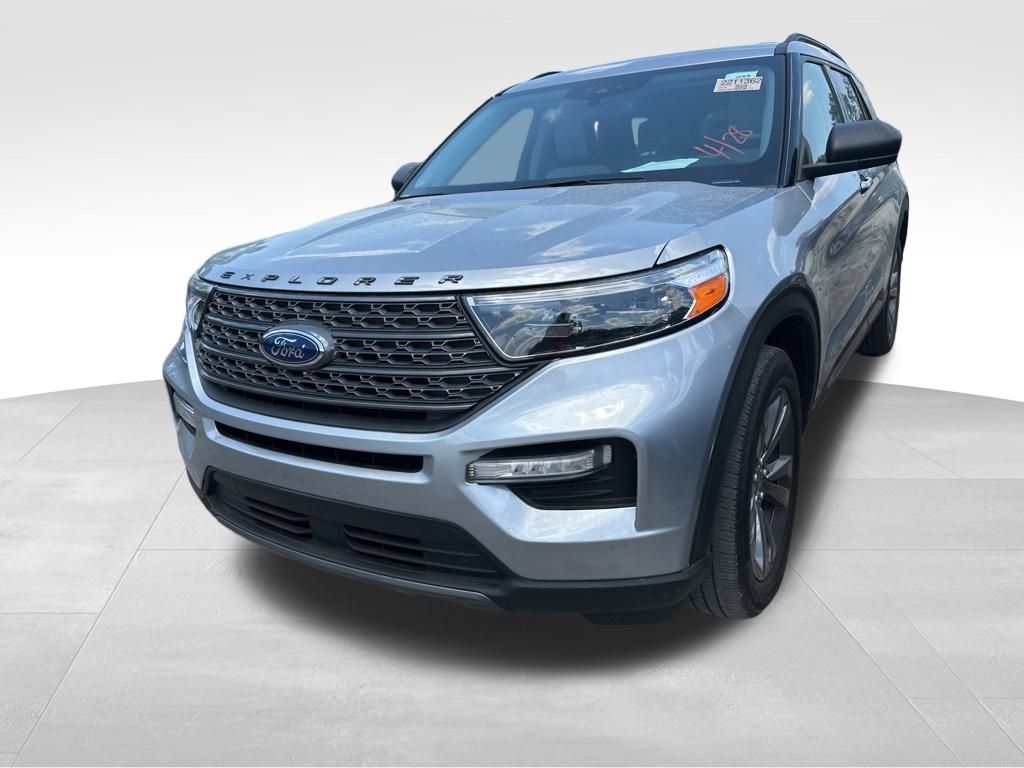 2021 Iconic Silver Metallic Ford Explorer XLT 4X4 SUV