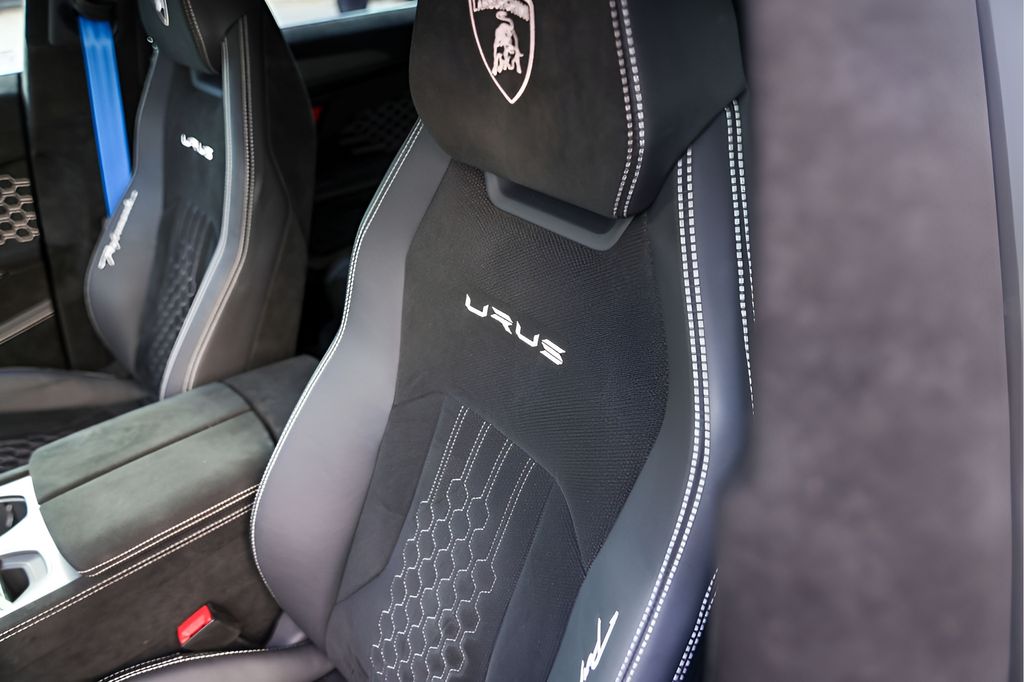 Used 2024 Blue Lamborghini Performante image 13