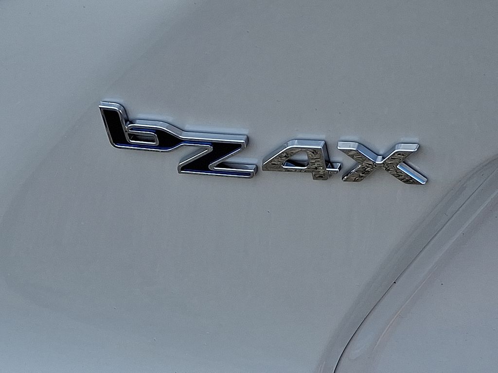 Thumbnail: 2025 Toyota bZ4X - 5