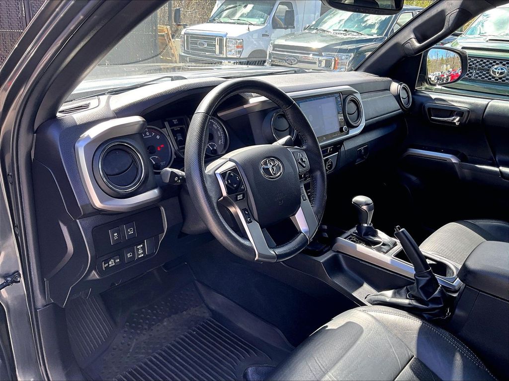 2022 Toyota Tacoma — photo 14