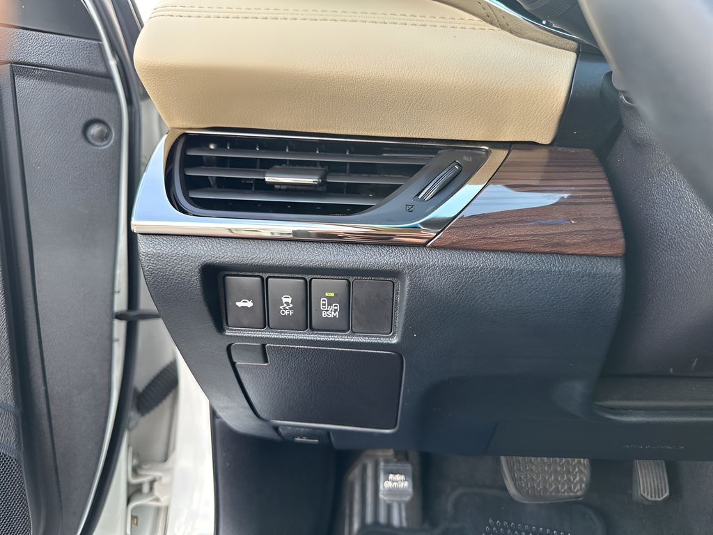 Used Car 2015 Toyota Avalon Hybrid  Xle Touring For Sale Under $15,000 In Austin, Texas