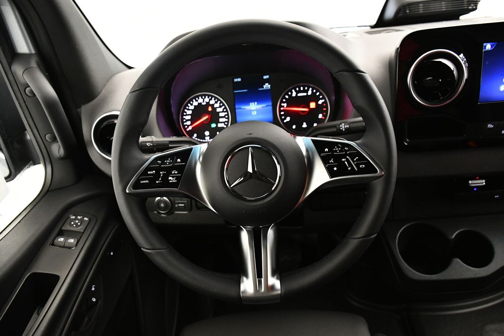 Thumbnail: 2025 Mercedes-Benz Sprinter - 16