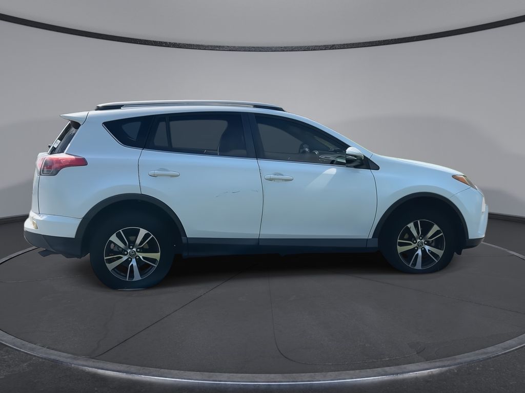 Thumbnail: 2017 Toyota RAV4 - 9