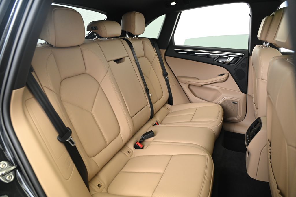 Thumbnail: 2025 Porsche Macan - 23