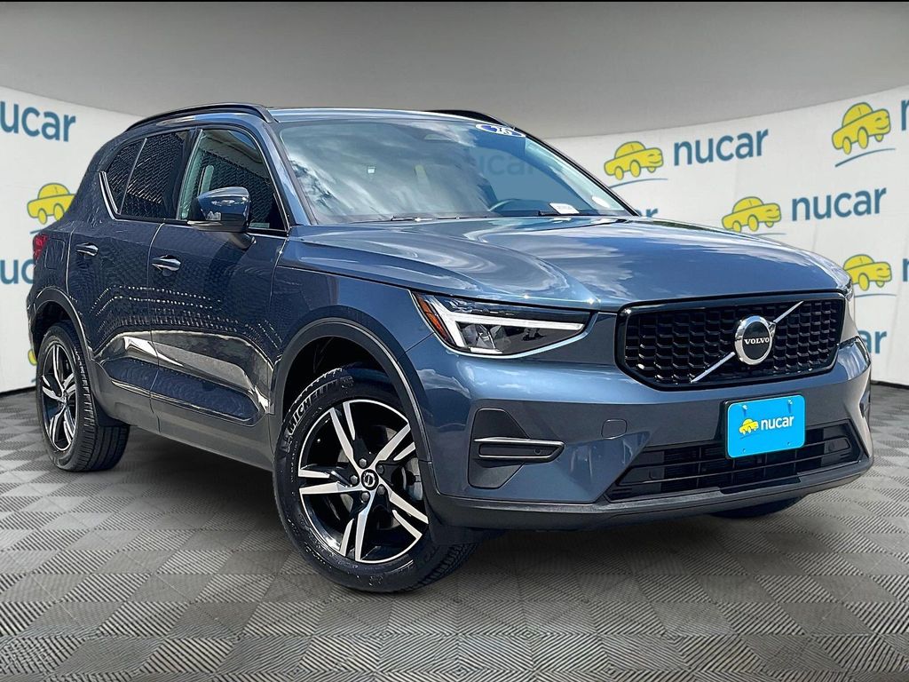 2026 Volvo XC40 — photo 1