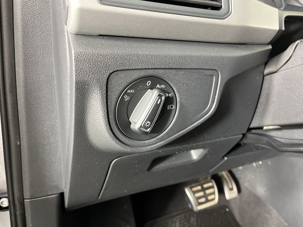 Thumbnail: 2021 Volkswagen Atlas - 28