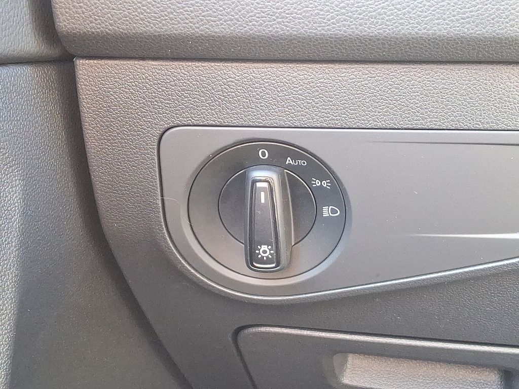 Thumbnail: 2021 Volkswagen Tiguan - 23