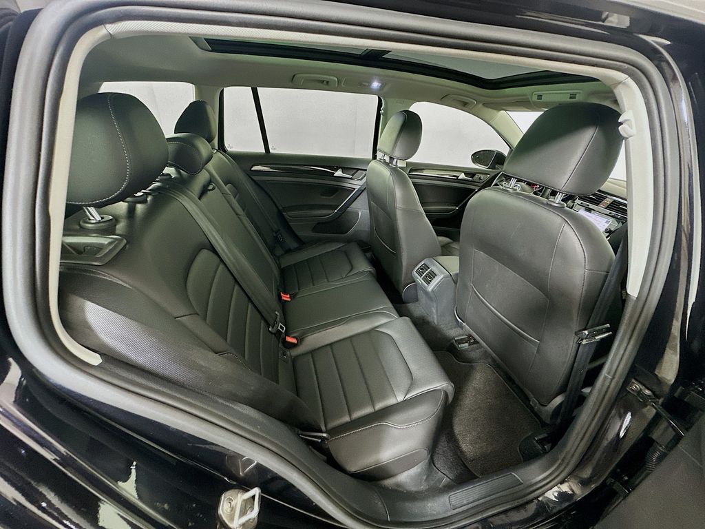 Thumbnail: 2018 Volkswagen e-Golf - 28