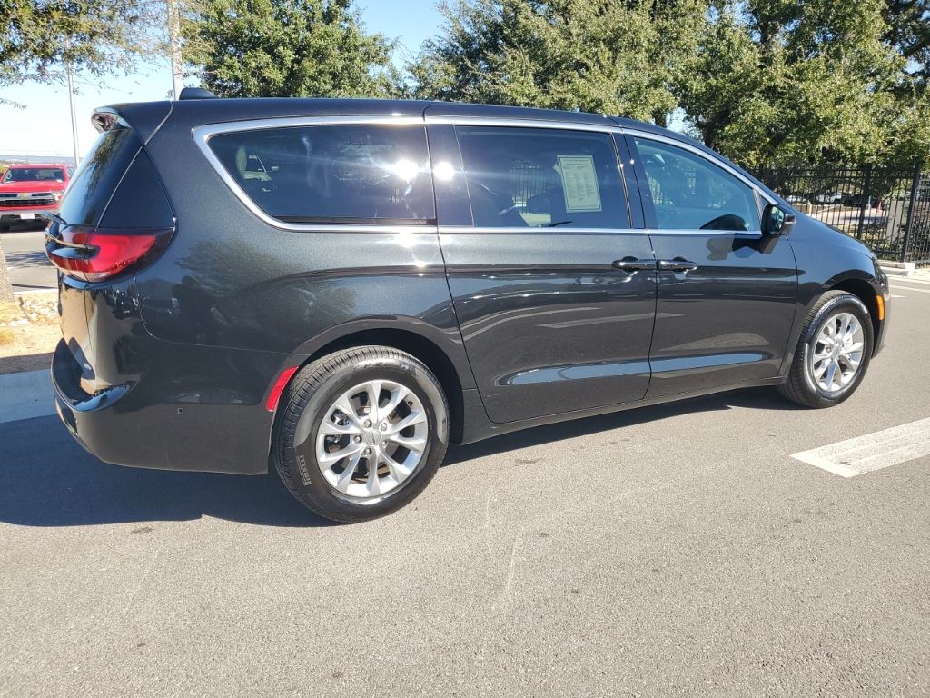 Used Car 2023 Chrysler Pacifica  Touring L For Sale Under $40,000 In Austin, Texas