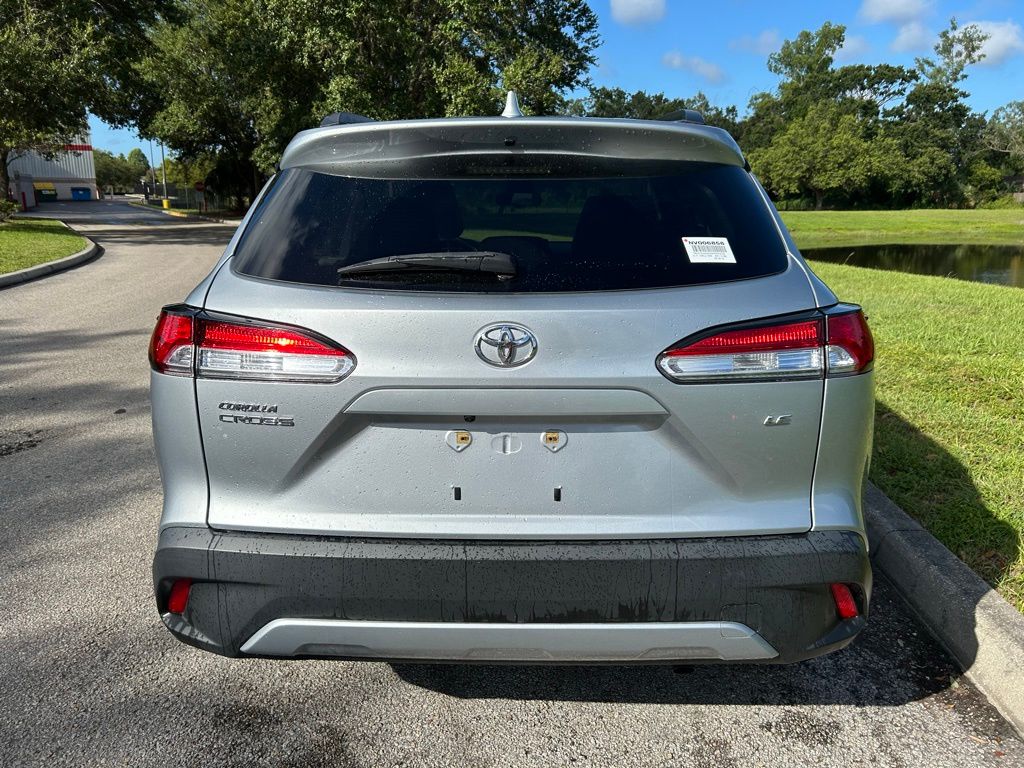 Thumbnail: 2022 Toyota Corolla Cross - 4
