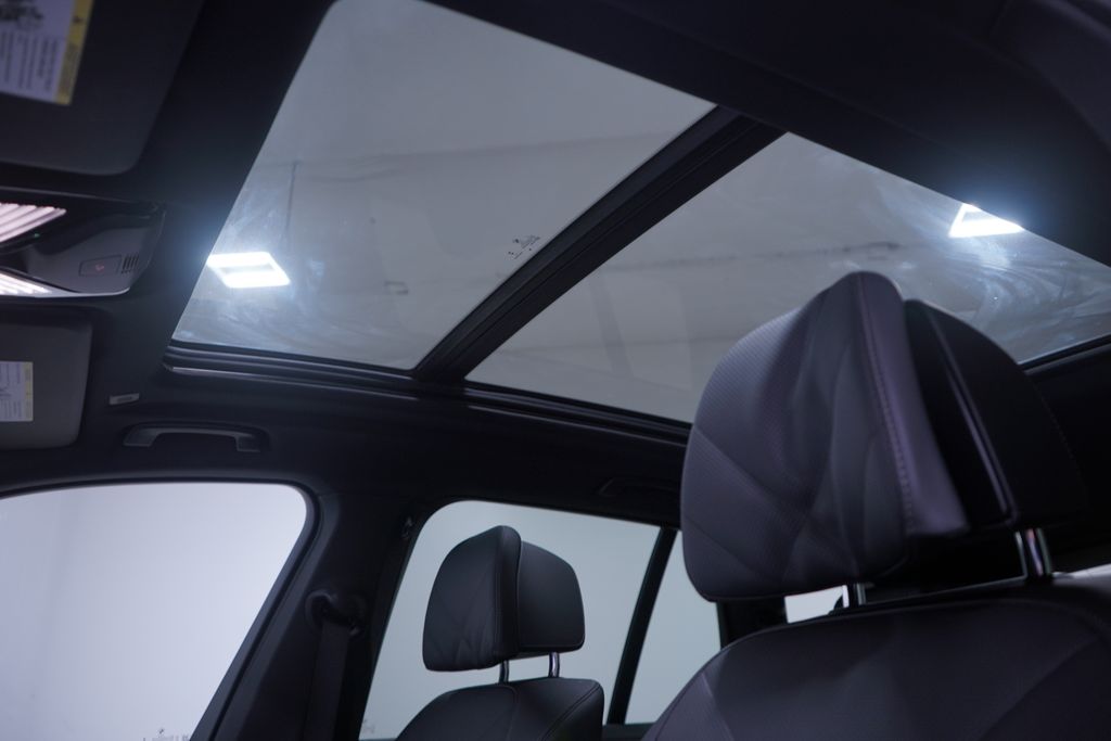 2025 BMW X5 M60i 8