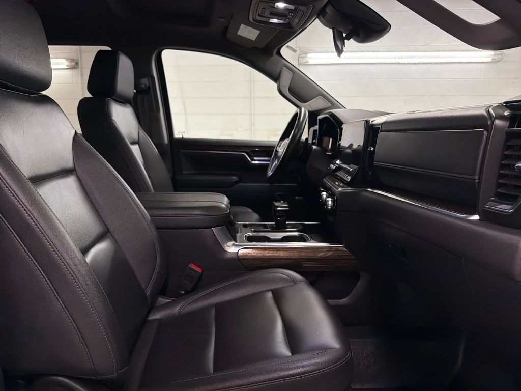 Certified Used 2025 White GMC Elevation image 30
