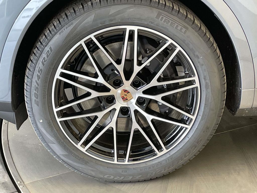 2026 Porsche Cayenne Base - 10