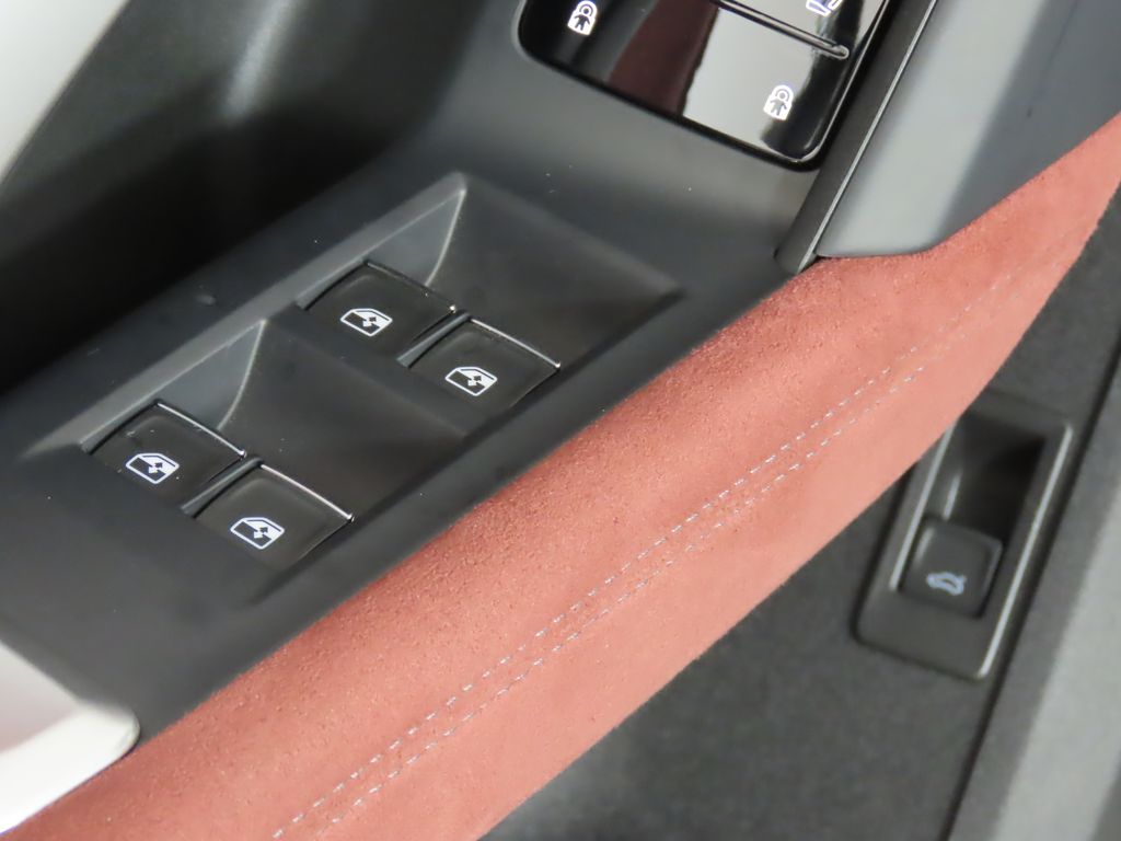 Thumbnail: 2025 Audi SQ5 - 28