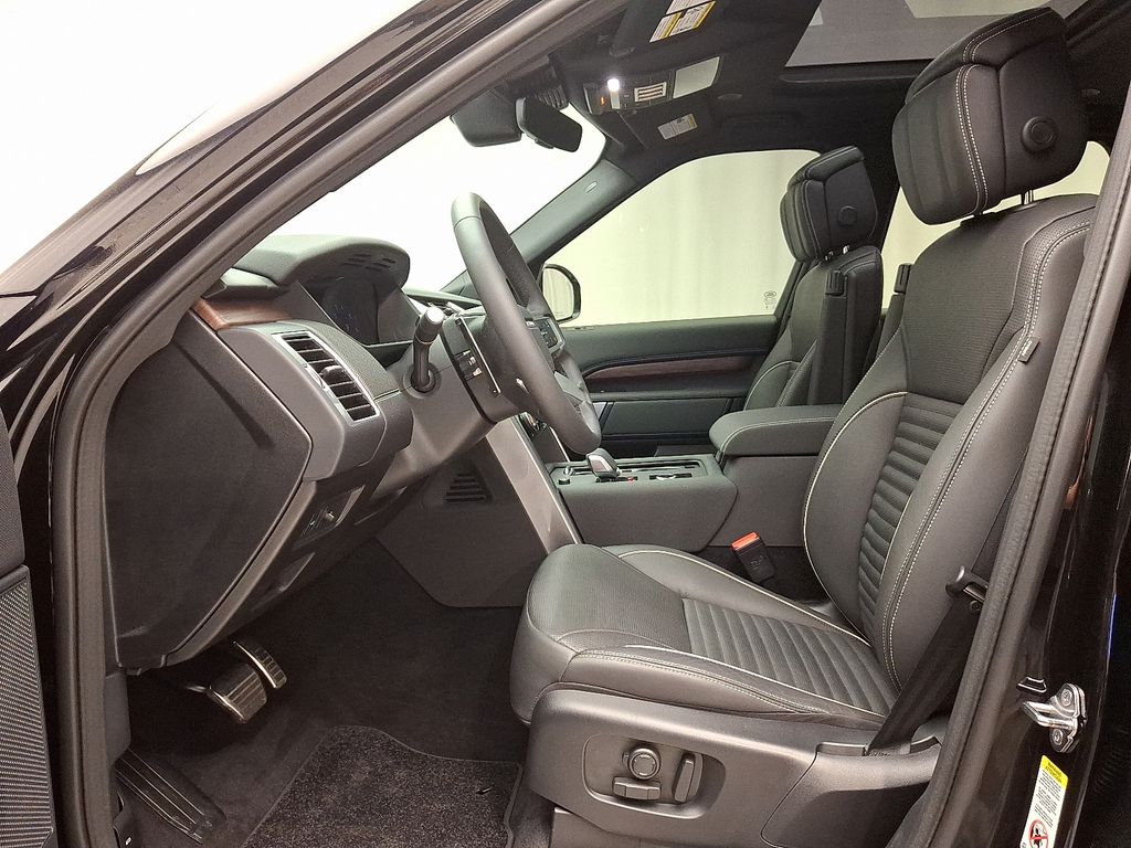 2024 Land Rover Discovery Dynamic SE 14