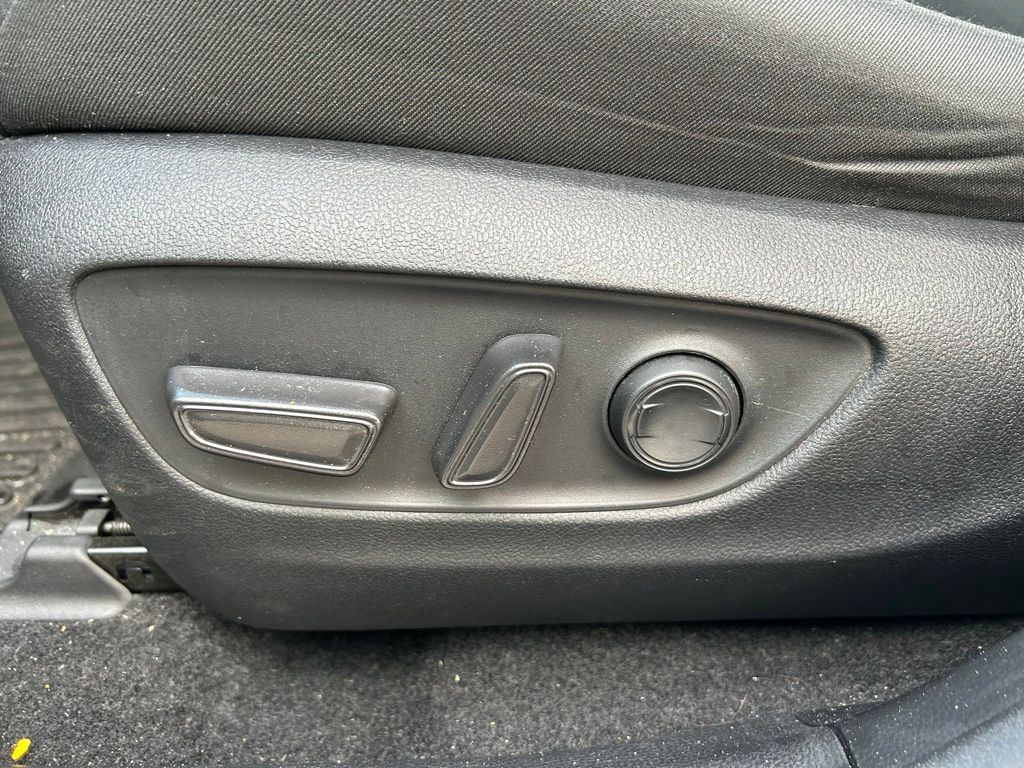 Thumbnail: 2021 Toyota RAV4 - 16