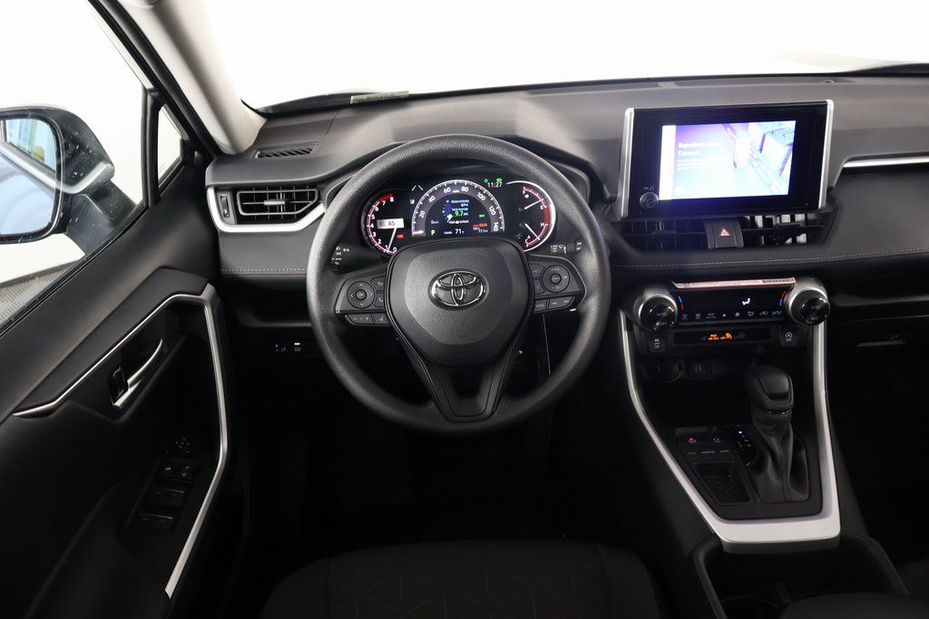 2025 Toyota RAV4 XLE 3