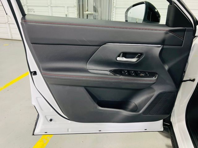 2026 Aspen White/Super Black Nissan Kicks SR FWD SUV