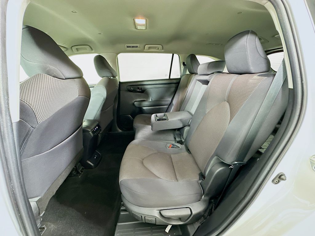 2023 Toyota Highlander L 23