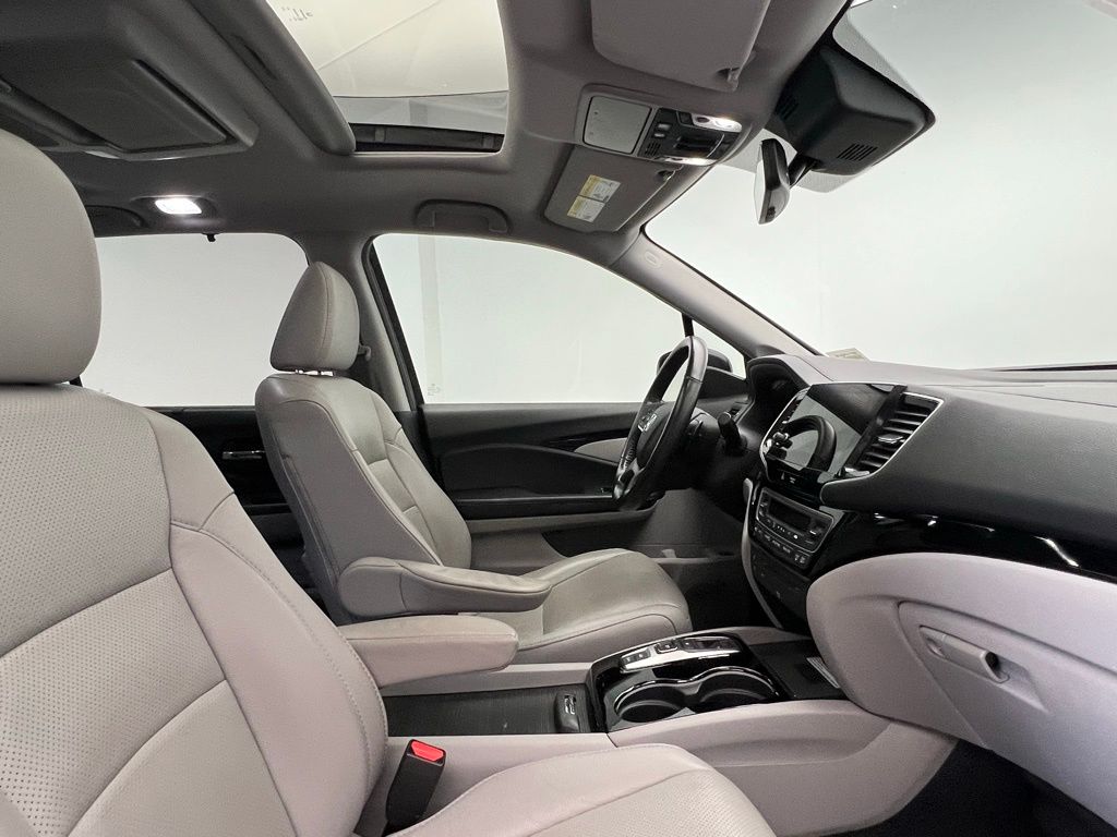 Thumbnail: 2019 Honda Pilot - 6