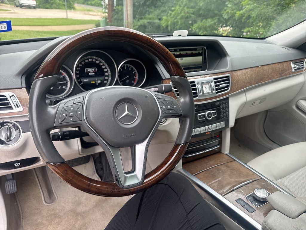 2014 Mercedes-Benz E-Class E350 Luxury photo