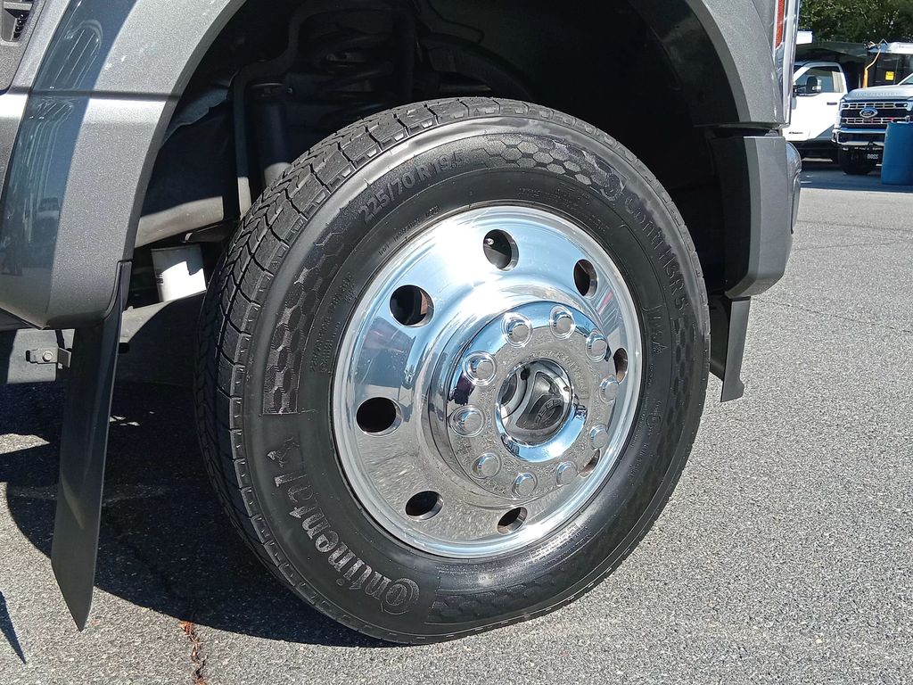 2025 Ford F-450 Super Duty Platinum