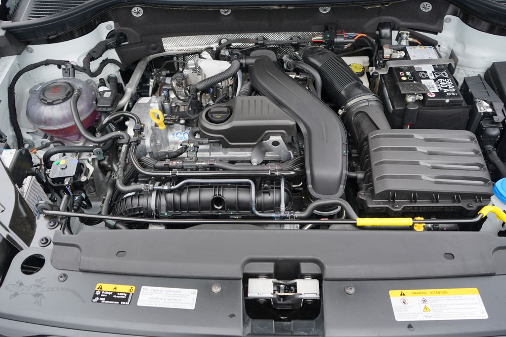 2025 Volkswagen Taos SE 21