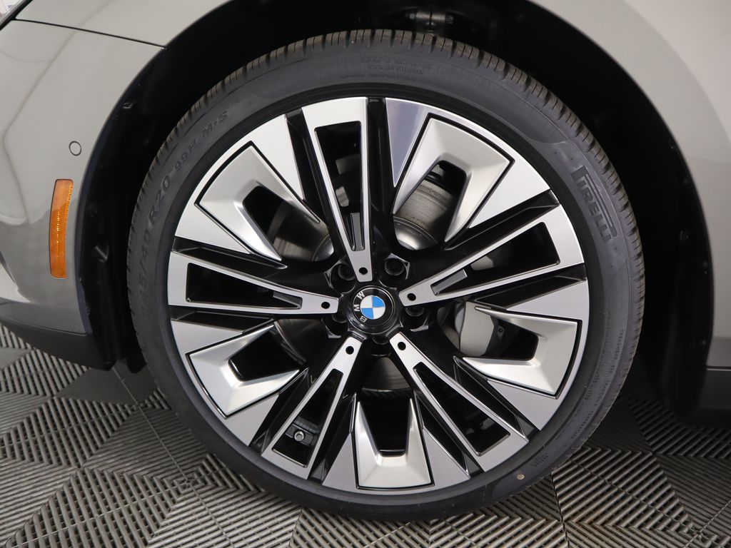 Thumbnail: 2025 BMW 5 Series - 31