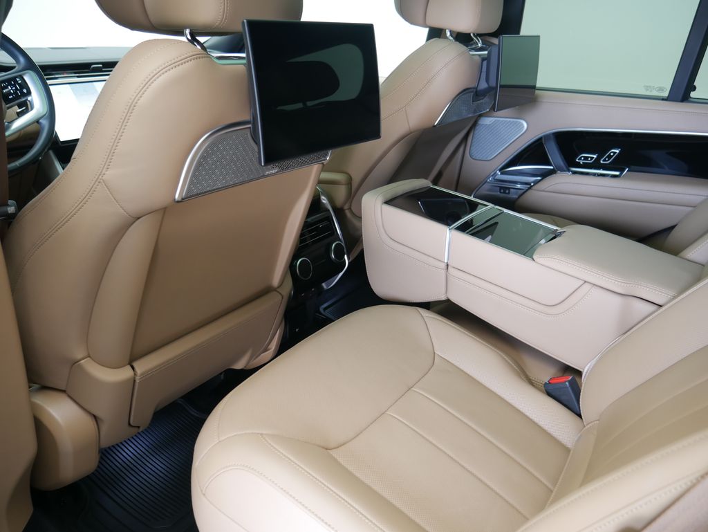 Thumbnail: 2025 Land Rover Range Rover - 22