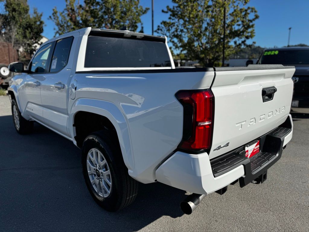2025 Toyota Tacoma SR5 Double Cab photo 4