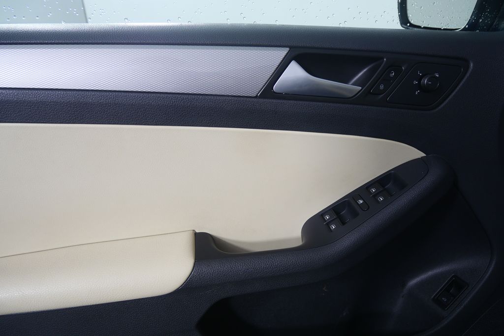 Thumbnail: 2017 Volkswagen Jetta - 8