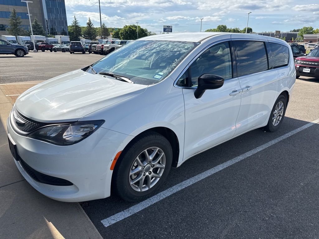 2024 Chrysler Voyager LX