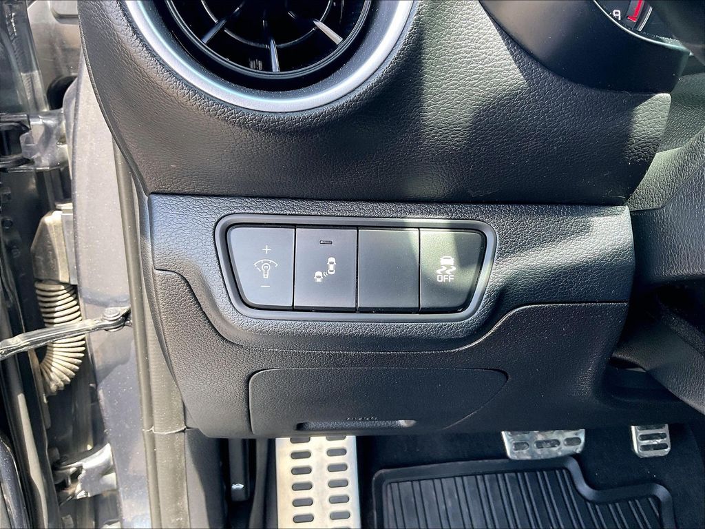 2023 Kia Forte — photo 25