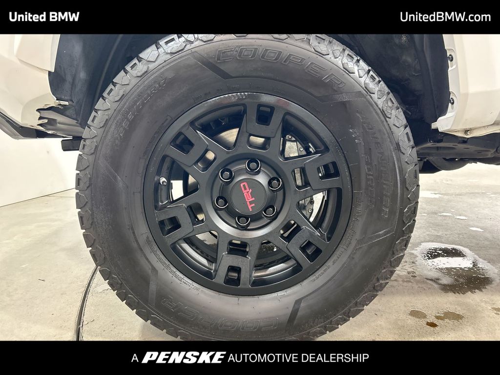 Thumbnail: 2020 Toyota Tacoma - 10