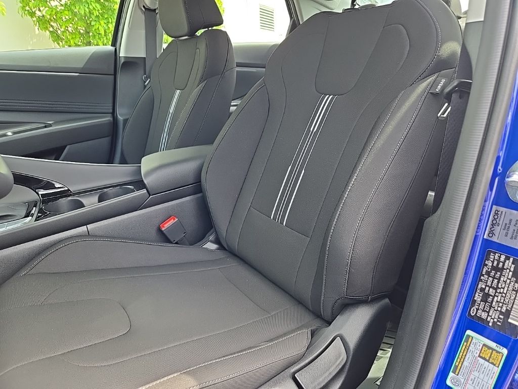 2025 Hyundai Elantra SEL 17