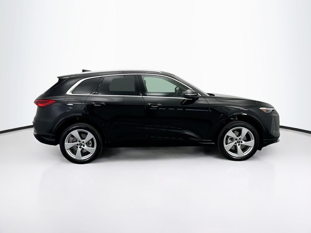 Thumbnail: 2025 Audi Q5 - 4